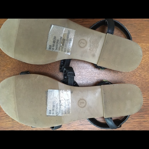 JustFab Sz 7 gorgeous gold and black zigzag design/eye catching sandals! Pizazz! - Picture 8 of 9